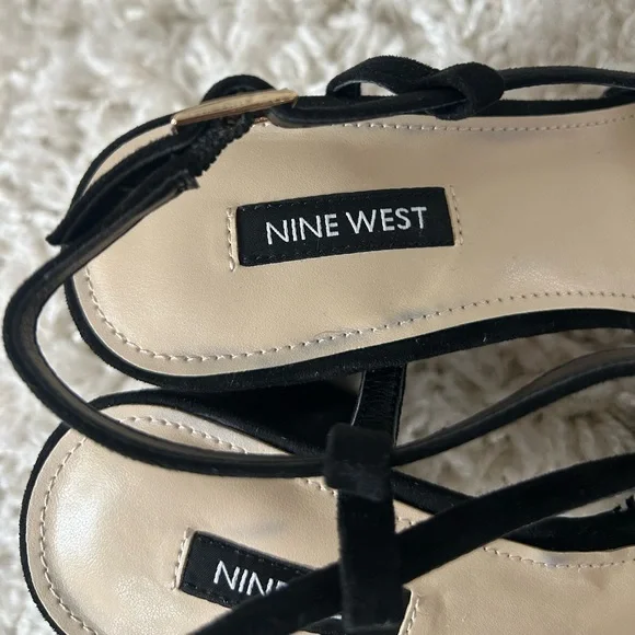 8 1/2 ADE SLINGBACK BLACK AND WHITE HEALS - Picture 6 of 10